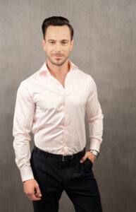 Klasyczna różowa koszula męska slim. Kołnierzyk włoski, ścięte mankiety i klasyczne gładkie zapięcie - nadają ponadczasowy klasyczny charakter.